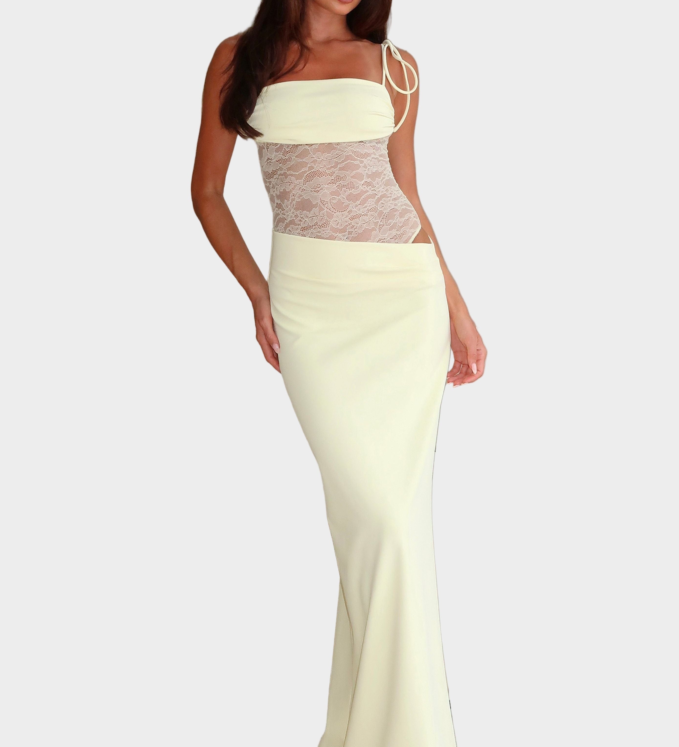 Maxi Ruha Szabad Kivágással és Finom Eleganciával